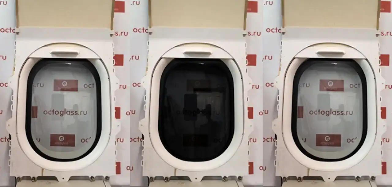 Electrochromic porthole for an airliner