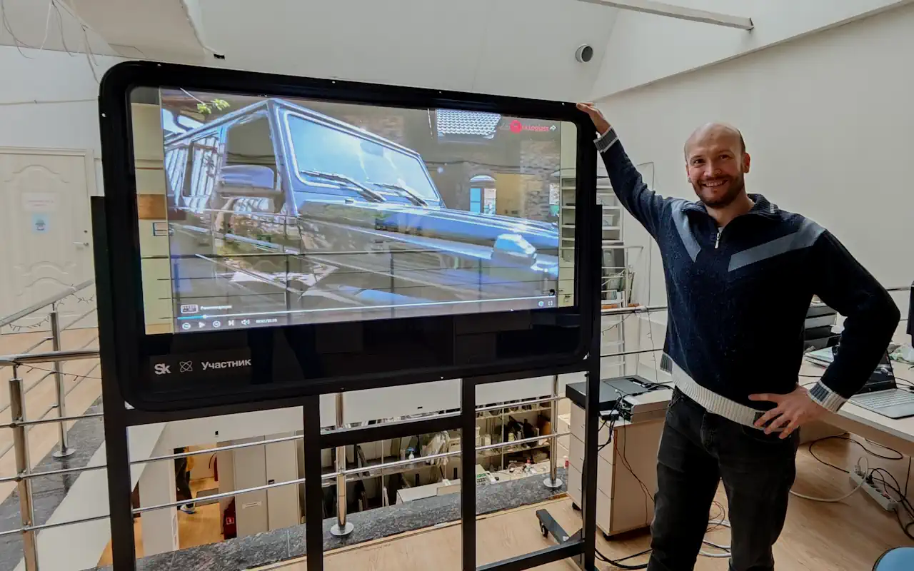 Transparent display with an electrochromic filter developed jointly with Metromedia