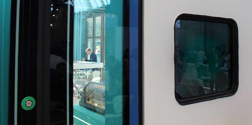 Электрохромное стекло для пассажирского вагона РЖД на выставке Pro-Движение 2019