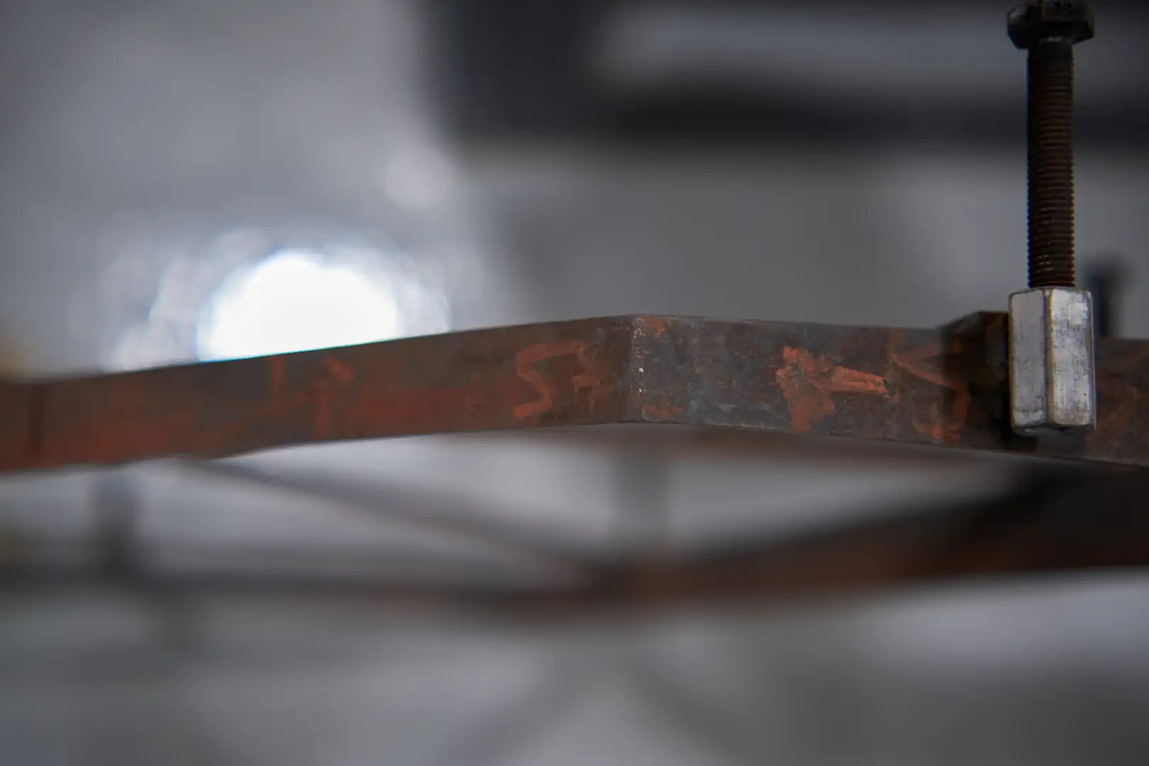 Detail of bending tooling with an adjustment point